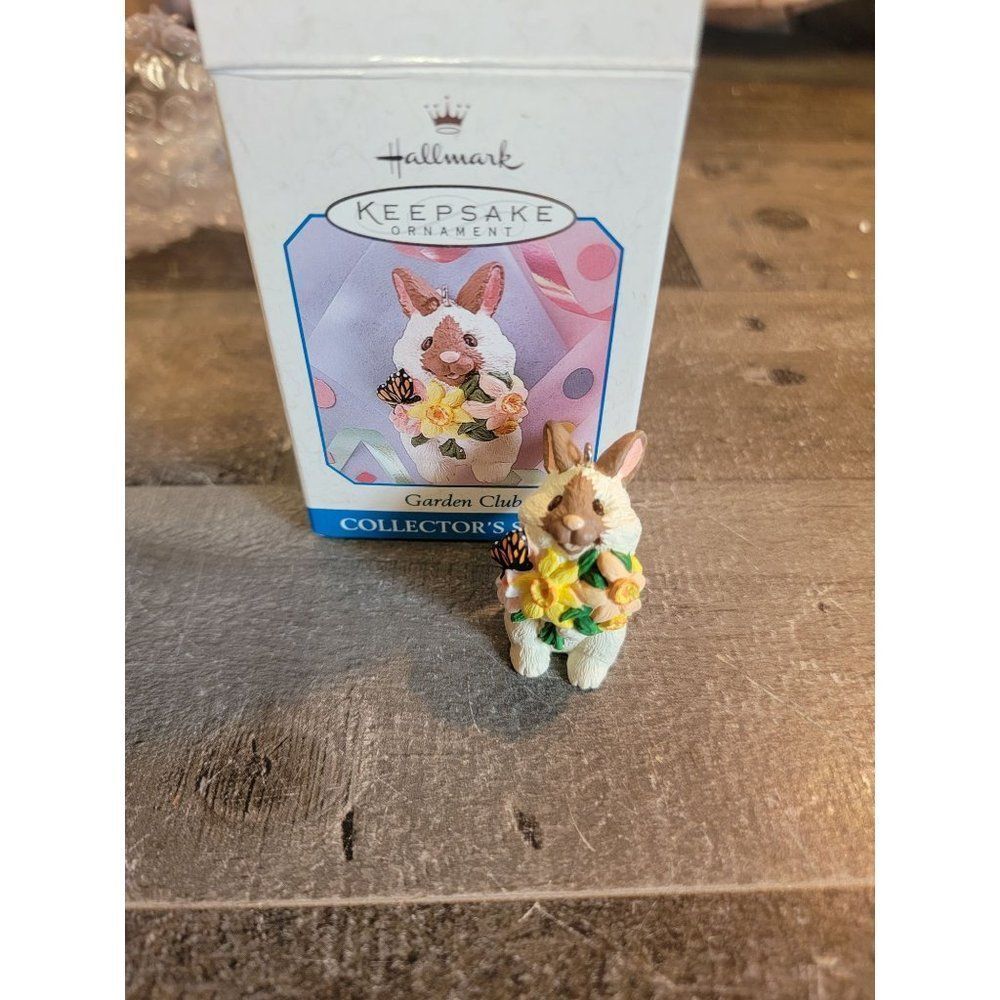 Hallmark Garden Club 1998 Easter Bunny flower ornament Xmas decor